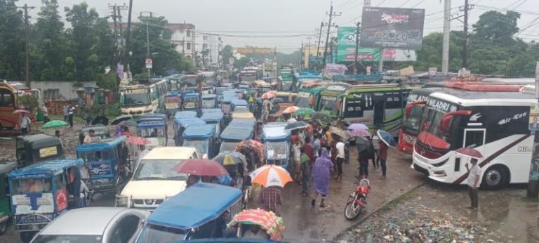 ১৬ ঘন্টা পর সুনামগঞ্জে পরিবহন শ্রমিক‌দের কর্মবিরতি প্রত্যাহার