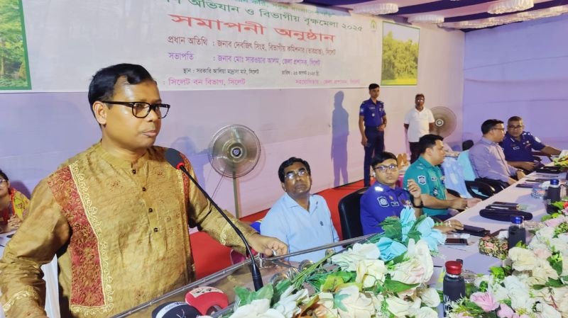 বিমানবন্দর সড়কের দুই পাশে গাছ লাগিয়ে দৃষ্টিনন্দন করে তোলা হবে- জেলা প্রশাসক