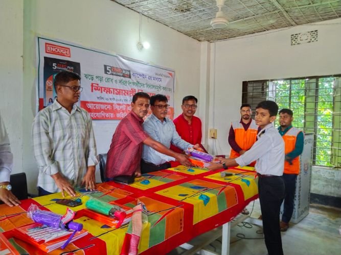 সিলেটের ৫ হাজার শিক্ষার্থী পেল ওয়ার্ল্ড ভিশনের শিক্ষা উপকরণ
