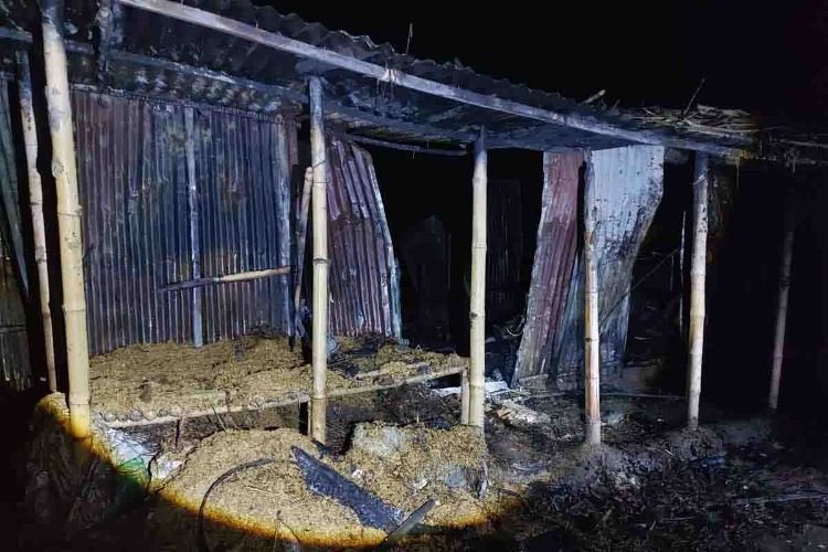 বালাগঞ্জের অগ্নিকাণ্ডে দরিদ্র বিধবার বসতঘর পুড়ে ছাই