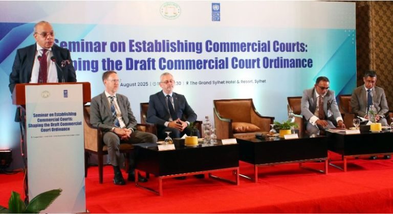 <span style='color:#000;font-size:18px;'>সিলেটে সেমিনারে প্রধান বিচারপতি ড. সৈয়দ রেফাত আহমেদ</span><br/> দেশে পৃথক বাণিজ্যিক আদালত প্রতিষ্ঠার ওপর গুরুত্বারোপ