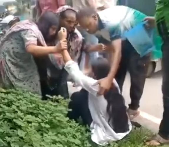 সুনামগঞ্জে চলন্ত গাড়িতে বেহুঁশ ৭ নারী-শিশু