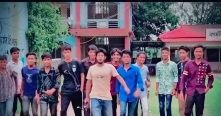 জকিগঞ্জে শিক্ষাপ্রতিষ্ঠানের কম্পাউন্ডে অস্ত্রের প্রদর্শনী, ভাইরাল ছবিতে তোলপাড়