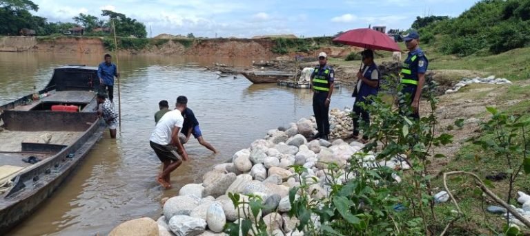 জাফলংয়ে টাস্কফোর্সের অভিযানে ২ হাজার ঘনফুট পাথর উদ্ধার