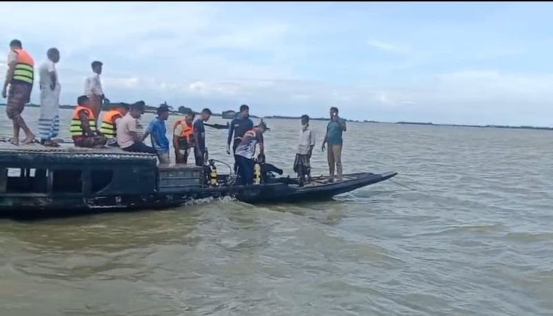 নৌকা ডুবিতে নিখোঁজ বৃদ্ধের মরদেহ উদ্ধার, সন্ধান মেলেনি শিশু নুসরাতের