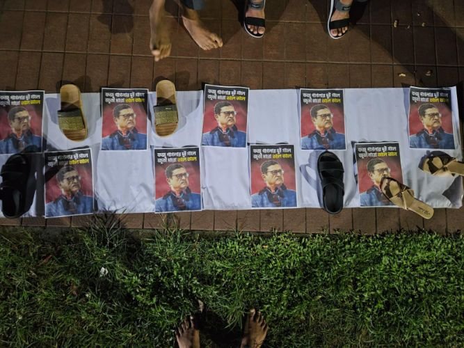 বিএনপি নেতা ফজলুর কটূক্তির প্রতিবাদে সিলেটে কুশপত্তলিকা দাহ ও গণজুতা নিক্ষেপ