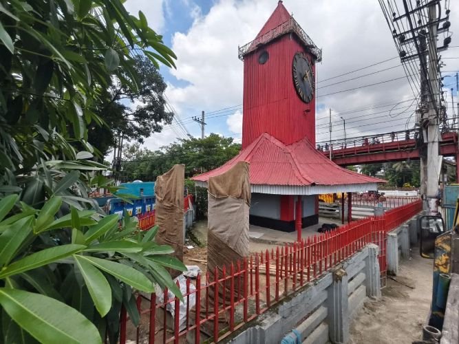 আলী আমজদের ঘড়ির পাশে জুলাই স্মৃতিফলক নির্মাণের প্রতিবাদ