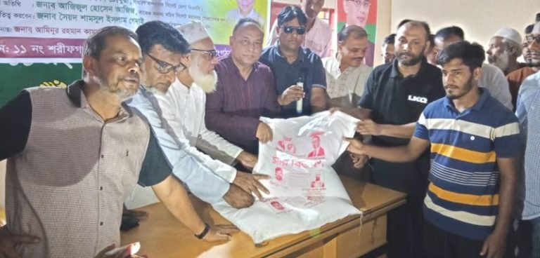 <span style='color:#000;font-size:18px;'>গোলাপগঞ্জে আলোচনা সভায় এড.এমরান আহমদ চৌধুরী</span><br/> ‘কৃষকদের কথা চিন্তা করেই তারেক রহমান ‘ফার্মাস কার্ড’ প্রবর্তন করেছেন’