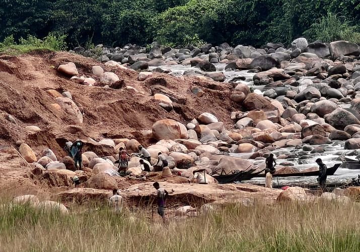 এবার জৈন্তাপুরের রাংপানিতে পাথর লুট