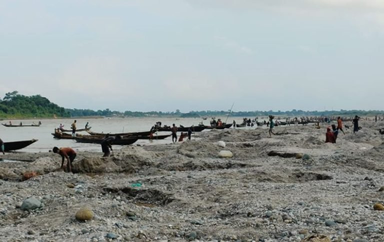 কোম্পানীগঞ্জে পাথর লুট ও চুরির ঘটনায় মামলা, আসামী দেড় হাজার