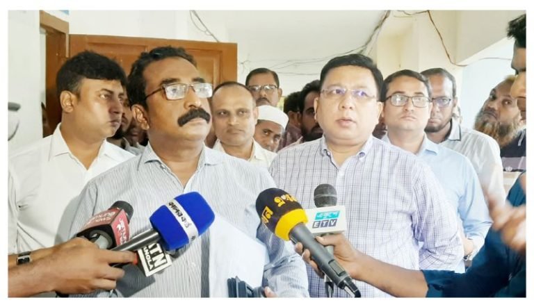 <span style='color:#000;font-size:18px;'>নিরপরাধ মানুষকে হয়রানি করা হবে না : বিভাগীয় কমিশনার</span><br/> সাদাপাথর লুট : ৭ পৃষ্ঠার তদন্ত প্রতিবেদন দাখিল, ১০ সুপারিশ, রয়েছে জড়িতদের নাম