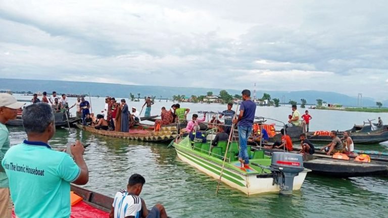টাঙ্গুয়ার হাওরে পর্যটকবাহী হাউজবোট থেকে পড়ে শিশু মৃত্যু
