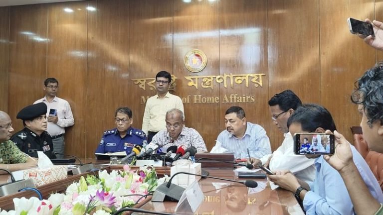 ১২৩টি সংগঠন ১৬০৪ বার অবরোধ করেছে: স্বরাষ্ট্র উপদেষ্টা