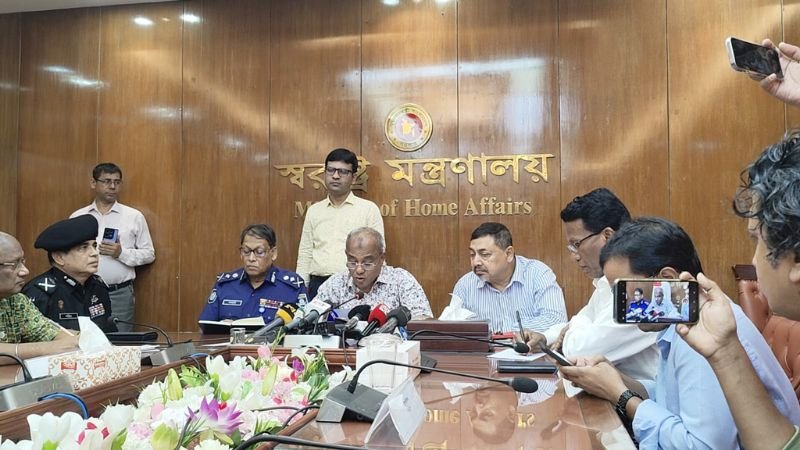 ১২৩টি সংগঠন ১৬০৪ বার অবরোধ করেছে: স্বরাষ্ট্র উপদেষ্টা