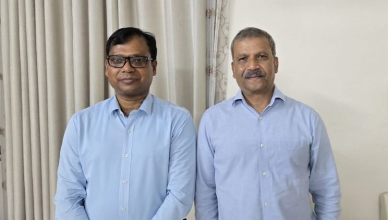 সিলেটের ডিসি সারোয়ারকে নিয়ে আবেগঘন পোস্ট আইন উপদেষ্টার