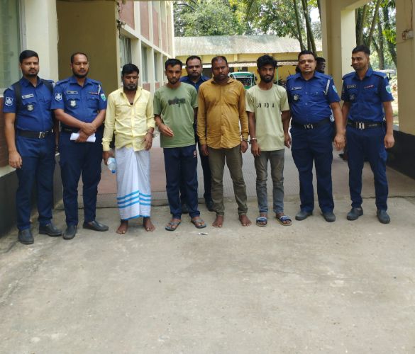 ধলাই সেতুর নিকটে বালু তোলায় দুইজনকে ১ বছরের কারাদণ্ড ধলাই সেতুর নিকটে বালু তোলায় দুইজনকে ১ বছরের কারাদণ্ড