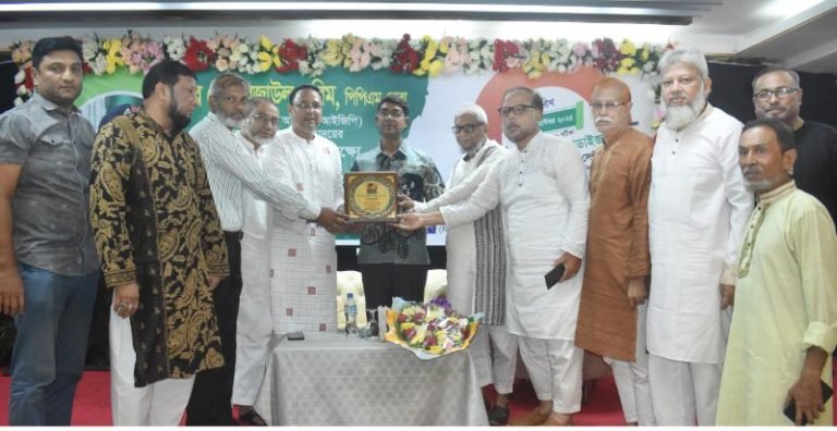 <span style='color:#000;font-size:18px;'>দোকান মালিক সমিতির সংবর্ধনার জবাবে এসএমপি কমিশনার রেজাউল করিম</span><br/> সিলেটের মানুষের সম্প্রীতি-ভালোবাসা আজীবন মনে থাকবে