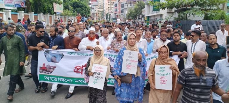 ব্যাটারিচালিত রিকশা বন্ধ ও ফুটপাত দখলমুক্ত করার দাবিতে নগরবাসীকে নিয়ে রাস্তায় সাবেক মেয়র আরিফ