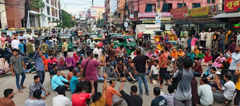 ওসমানী হাসপাতালে পানির ট্যাংকির পলেস্তারা খসে আউটসোসিং কর্মীর মৃত্যু, প্রতিবাদে সড়ক অবরোধ