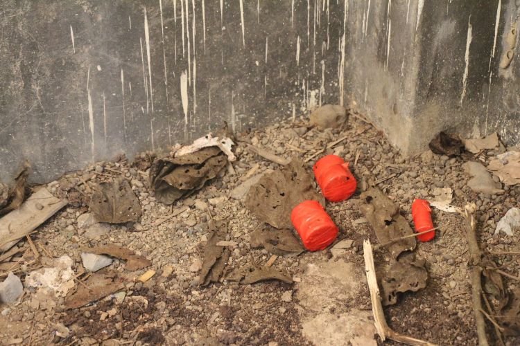 সিলেটে বিস্ফোরক সদৃশ ৩ টি পরিত্যক্ত ককটেল উদ্ধার করে নিষ্ক্রিয়করণ