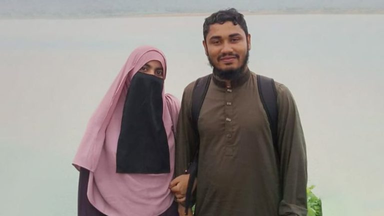 জাকসুতে ছাত্রশিবিরের বিজয়ী তারিকুল-নিগার দম্পতি জাকসুতে ছাত্রশিবিরের বিজয়ী তারিকুল-নিগার দম্পতি