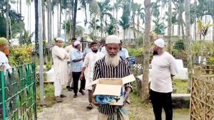 কবরস্থানে রেখে যাওয়া নবজাতক হঠাৎ নড়ে উঠল, পরে হাসপাতালে ভর্তি
