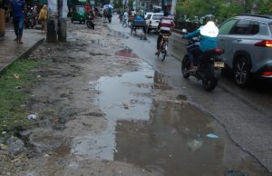 দুর্ভোগের অপর নাম নগরীর ভাঙা সড়ক