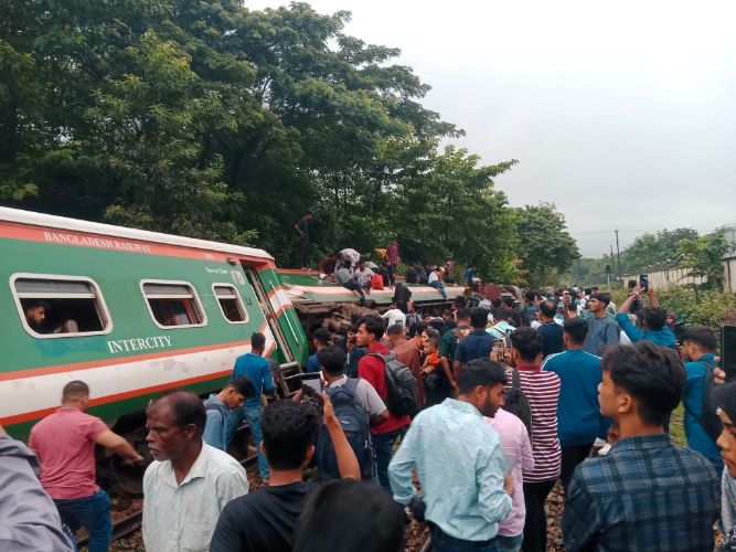 তিন ঘণ্টা পর সারাদেশের সাথে সিলেটের রেলযোগাযোগ স্বাভাবিক 