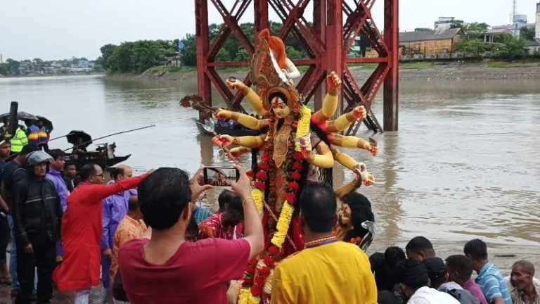সিলেটে প্রতীমা বিসর্জনের মধ্য দিয়ে শারদীয় দুর্গাপূজা সম্পন্ন
