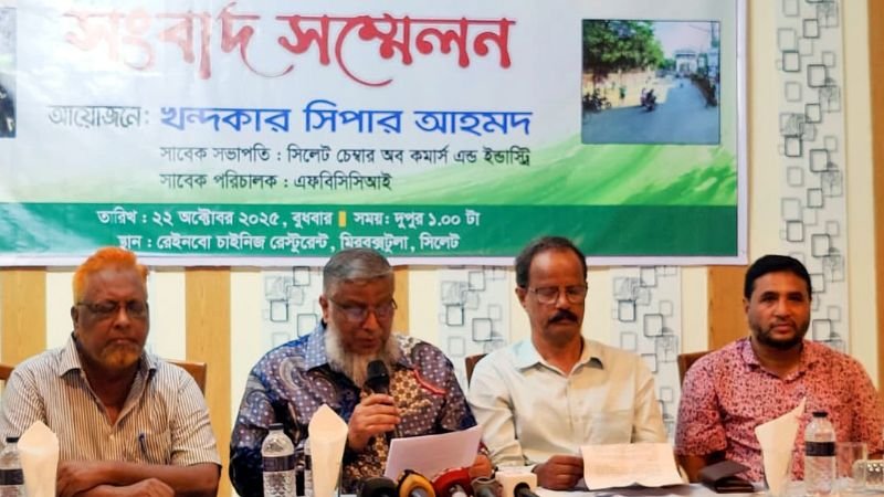 <span style='color:#000;font-size:18px;'>খন্দকার সিপার আহমদের সংবাদ সম্মেলন</span><br/> ‘নগরের সড়ক ও ফুটপাত হকারমুক্ত করার উদ্যোগ ধরে রাখতে হবে’