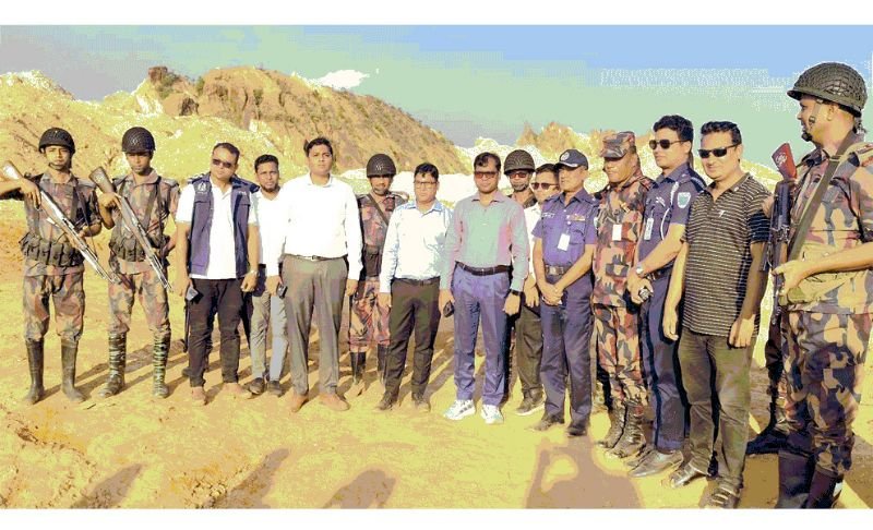 শাহ আরেফিন টিলায় জেলা প্রশাসকের অভিযান, পুড়িয়ে দেয়া হয়েছে ৬ লিস্টার মেশিন