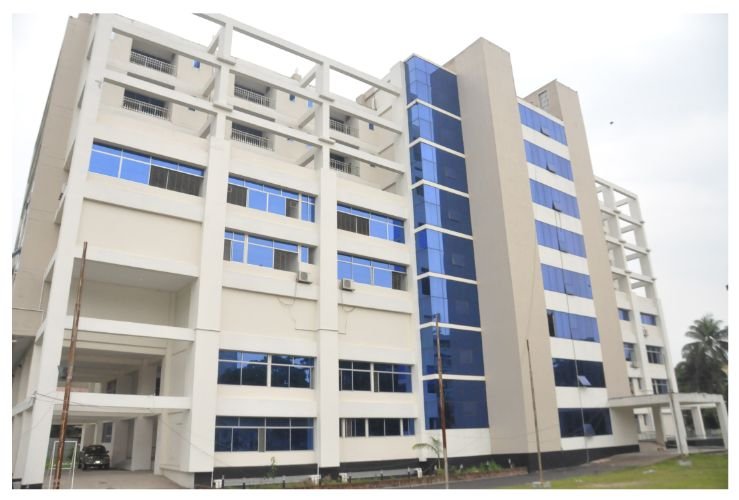 <span style='color:#000;font-size:18px;'>নবনির্মিত ভবনে শহীদ শামসুদ্দিন আহমদ হাসপাতাল স্থানান্তরের পরিকল্পনা</span><br/> বিশেষায়িত শিশু হাসপাতাল ও ২৫০ শয্যার জেলা হাসপাতাল প্রকল্প বাস্তবায়ন নিয়ে অনিশ্চয়তা