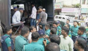 <span style='color:#000;font-size:18px;'>রাতে বাসা থেকে গ্রেফতার সিপিবি নেতা সুমন</span><br/> আম্বারখানায় বাসদের আরো ২২ নেতা-কর্মী আটক