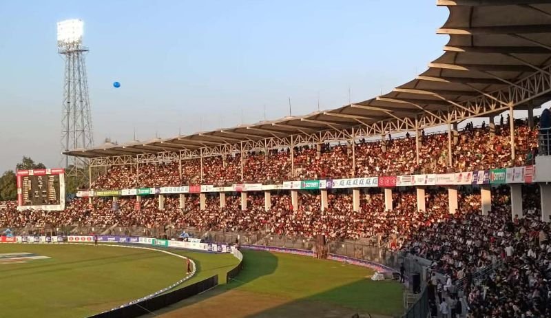 বিপিএলের উদ্বোধনী দিনে সিলেট স্টেডিয়ামে ‘তিল ঠাঁই আর নাই রে’