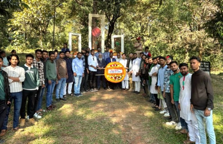 বিজয় দিবসে এমসি কলেজ ছাত্রদলের পুষ্পস্তবক অর্পণ ও বিজয় র‍্যালী