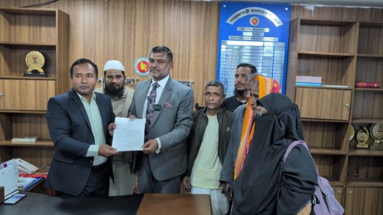 বিভিন্ন শ্রেণি-পেশার মানুষকে নিয়ে মনোনয়ন সংগ্রহ করলেন শিশির মনির