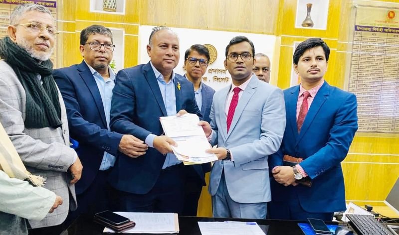 হাজারো নেতাকর্মী নিয়ে সিলেট-৬ আসনে মনোনয়ন জমা দিলেন এমরান চৌধুরী