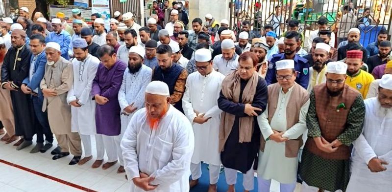 সিলেটে উসমান হাদীর প্রথম গায়েবানা জানাজা অনুষ্ঠিত