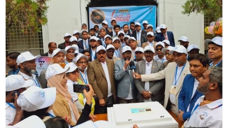 <span style='color:#000;font-size:18px;'>গণিত অ্যালামনাই অ্যাসোসিয়েশনের প্রথম পুনর্মিলনী</span><br/> এমসি কলেজের গণিত বিভাগকে আরও সমৃদ্ধ করার প্রত্যয়