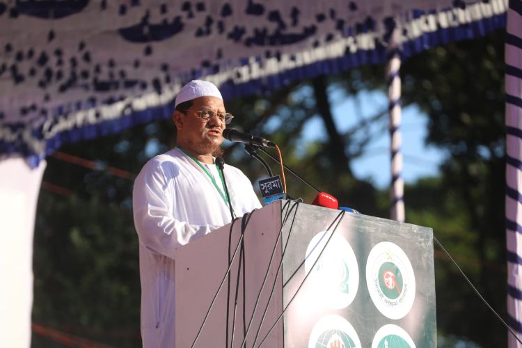 রাশি যখন বামে ঘুরে, তখন যত পরিকল্পনা সব বামেই যায়- সিলেটে চরমোনাই পীর