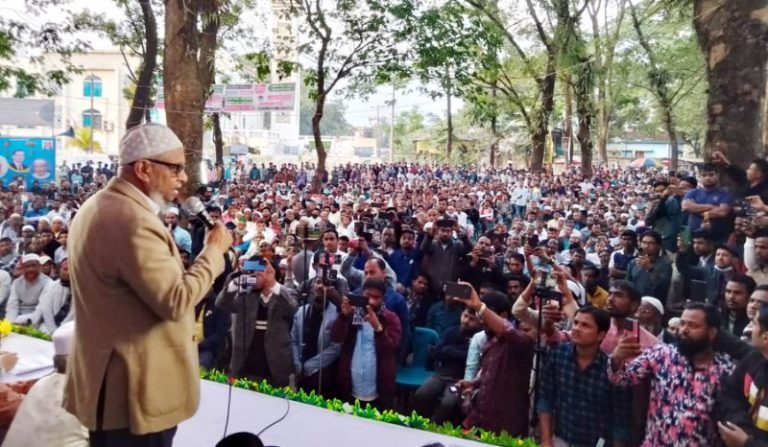 <span style='color:#000;font-size:18px;'>গোয়াইনঘাটে বিএনপির কর্মি সভা</span><br/> হাকিম চৌধুরীসহ এলাকার আপামর জনতাকে নিয়ে উন্নয়নের অভিযাত্রা শুরু করবো : আরিফ চৌধুরী