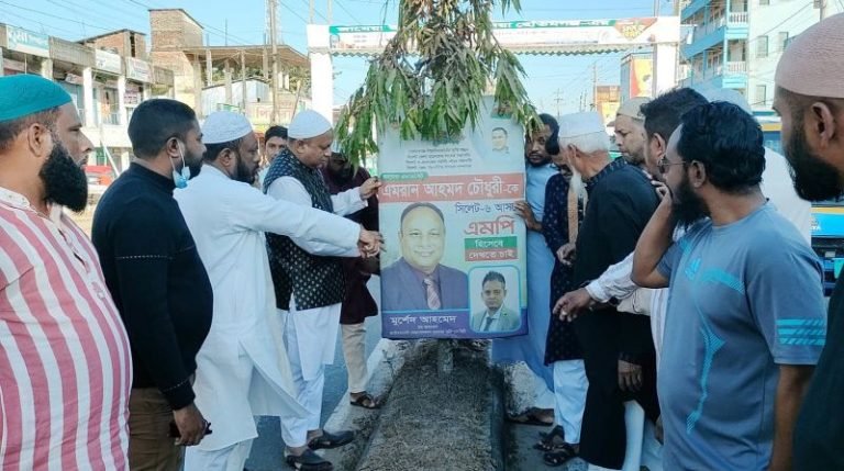 মাঠে নেমে নিজের নাম-ছবিসম্বলিত ব্যানার-ফেস্টুন অপসারণ করলেন এমরান চৌধুরী