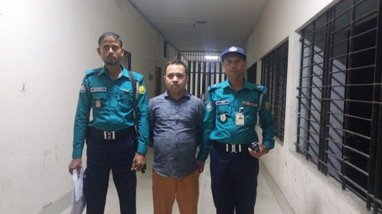 প্রিমিয়াম’র ১৫ লাখ টাকা আত্মসাৎ, পপুলার লাইফ ইন্স্যুরেন্সের সাবেক এজিএম গ্রেফতার