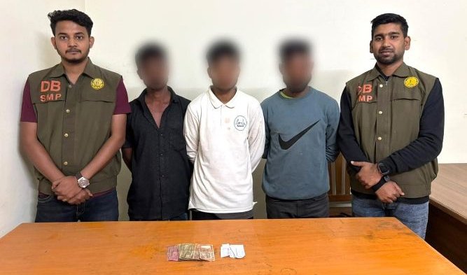 সিলেটে অনলাইনে তীর শিলং জুয়া খেলার সময় আটক ৩