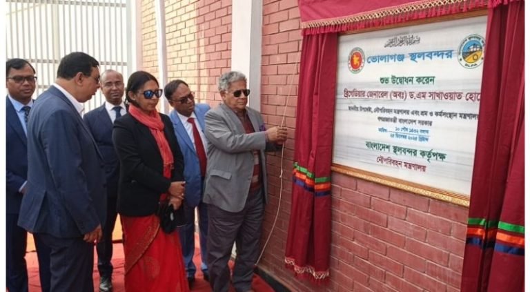 <span style='color:#000;font-size:18px;'>ভোলাগঞ্জ স্থলবন্দর উদ্বোধনীতে নৌ পরিবহন উপদেষ্টা</span><br/> সীমান্তবর্তী অঞ্চলের ব্যবসা-বাণিজ্য সম্প্রসারণের নতুন সুযোগ সৃষ্টি হবে