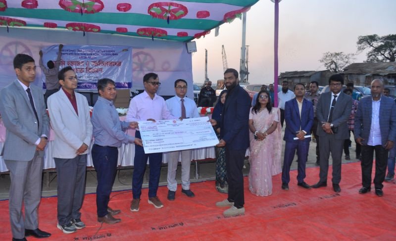 <span style='color:#000;font-size:18px;'>শেষ জমি অধিগ্রহণের চেক হস্তান্তর</span><br/> ঢাকা-সিলেট ৬ লেন প্রকল্প, দূর হলো বিশাল কর্মযজ্ঞের সকল বাধা