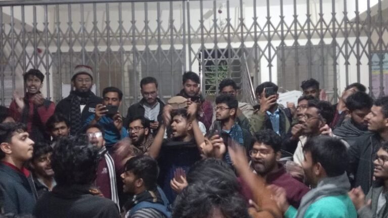 ইসির সিদ্ধান্ত সঠিক হলে শাকসু স্থগিত হবে- নির্বাচন কমিশন, ক্যাম্পাসে বিক্ষোভ