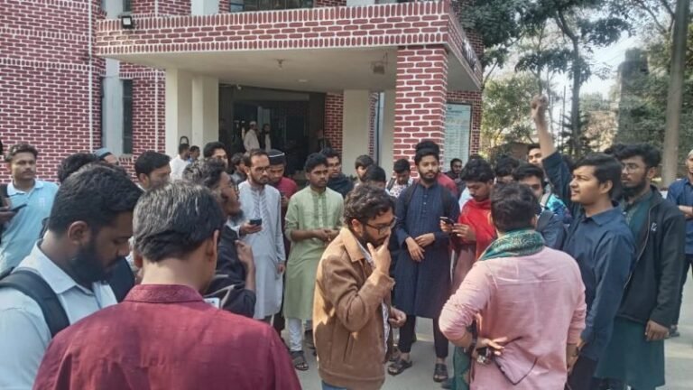 ইসিতে ছাত্রদল কর্তৃক শাকসু বন্ধের প্রতিবাদে শাবিতে বিক্ষোভ