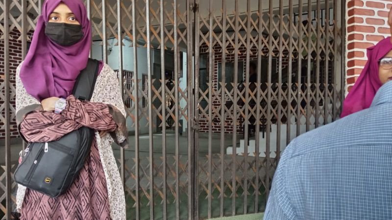 যথাসময়ে শাকসুর দাবিতে এবার প্রশাসনিক ভবনে তালা