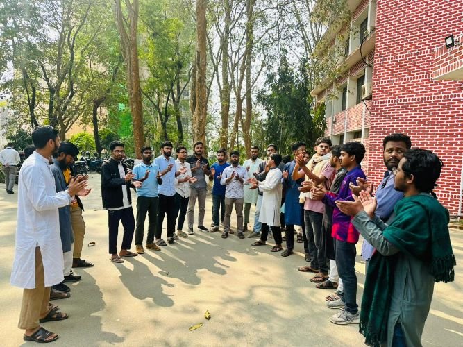 শাকসু নির্বাচনের দাবিতে ফের বিক্ষোভে শিক্ষার্থীরা